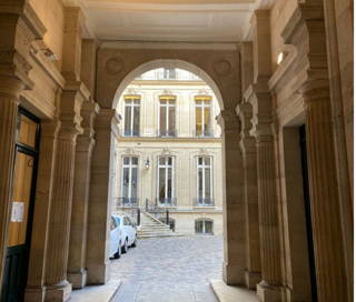 Bureau privé 50 m² 12 postes Location bureau Rue de l'Arcade Paris 75008 - photo 2